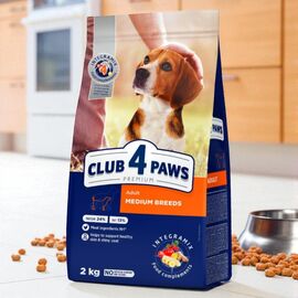 Корм CLUB 4 PAWS Premium для собак средних пород, сухой, ассорти, 2 кг