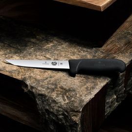 Нож VICTORINOX Fibrox, boning, 15cm, strainght, black, 5.6103.15