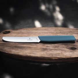 Нож VICTORINOX Swiss Modern, tomato and table, wavy, cornflow, 11см, 6.9006.11W2