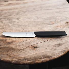 Нож VICTORINOX Swiss Modern, tomato and table, wavy, black, 11см, 6.9003.11W