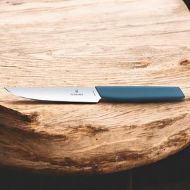 Нож VICTORINOX Swiss Modern, steak, 12cm, straight, cornflower, 6.9006.122