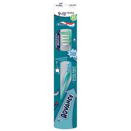 Зубная щетка AQUAFRESH Advance Soft, детская, 9-12 лет