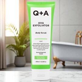 Scrub de corp Q+A Exfoliator Body Scrub cu AHA, 250ml