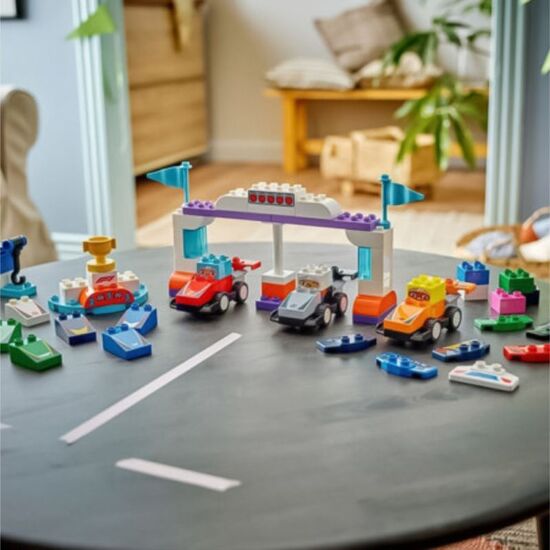 Конструктор  LEGO Duplo 10445 "Гоночные автомобили и водители команды F1", 70 деталей, изображение 7