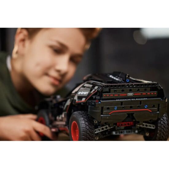 Конструктор LEGO Technic 42160 "Audi RS Q e-tron", 914 деталей, изображение 10