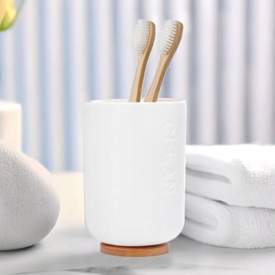 Pahar pentru periute de dinti Bathroom, din plastic, baza din bambus, 11 cm, alb